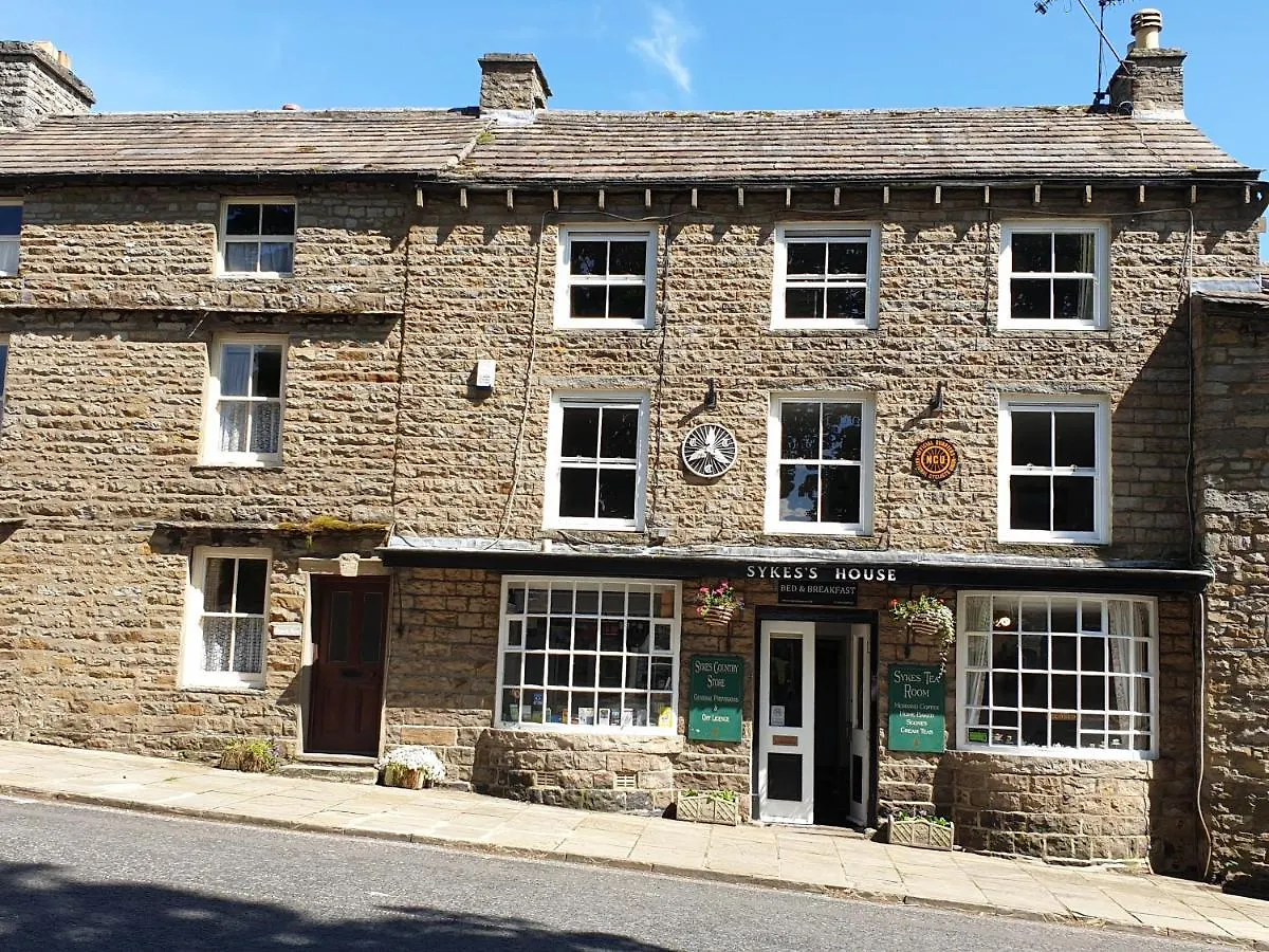 4 Romantic Stays Close to Bolton Castle Worth Booking